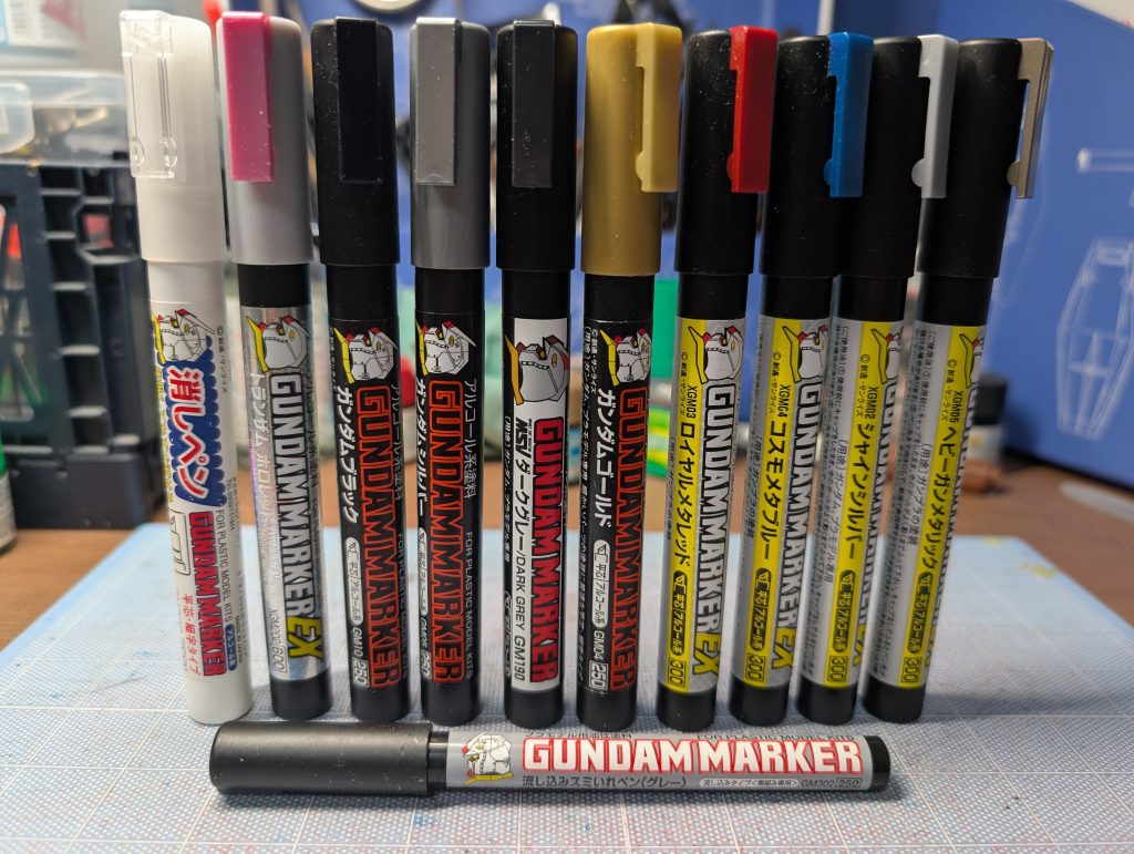 今回使用したマーカーです。関節・ランドセル:ヘビーガンメタ、武器類:ダークグレー、バーニア:シルバー、ビームサーベル:シャインシルバーの上からホロレッド、他はご想像通りということで。