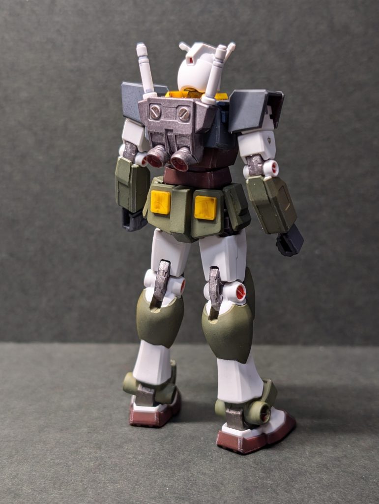 武器類は一切ありません。ビームサーベルも抜けません。