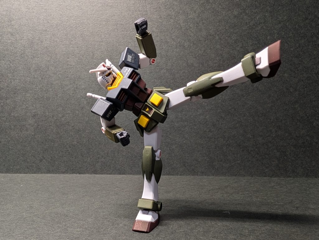 左ハイキックからの…