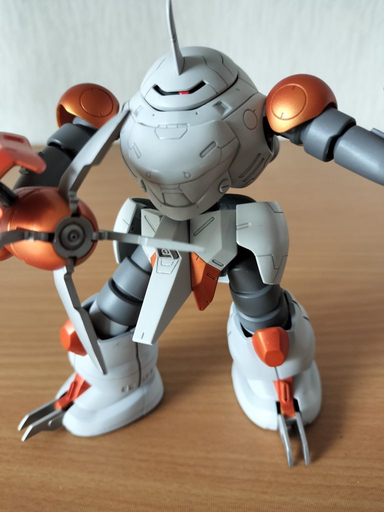 もったいなかったので足のツメを移植。赤いツメとか…やめておきました。