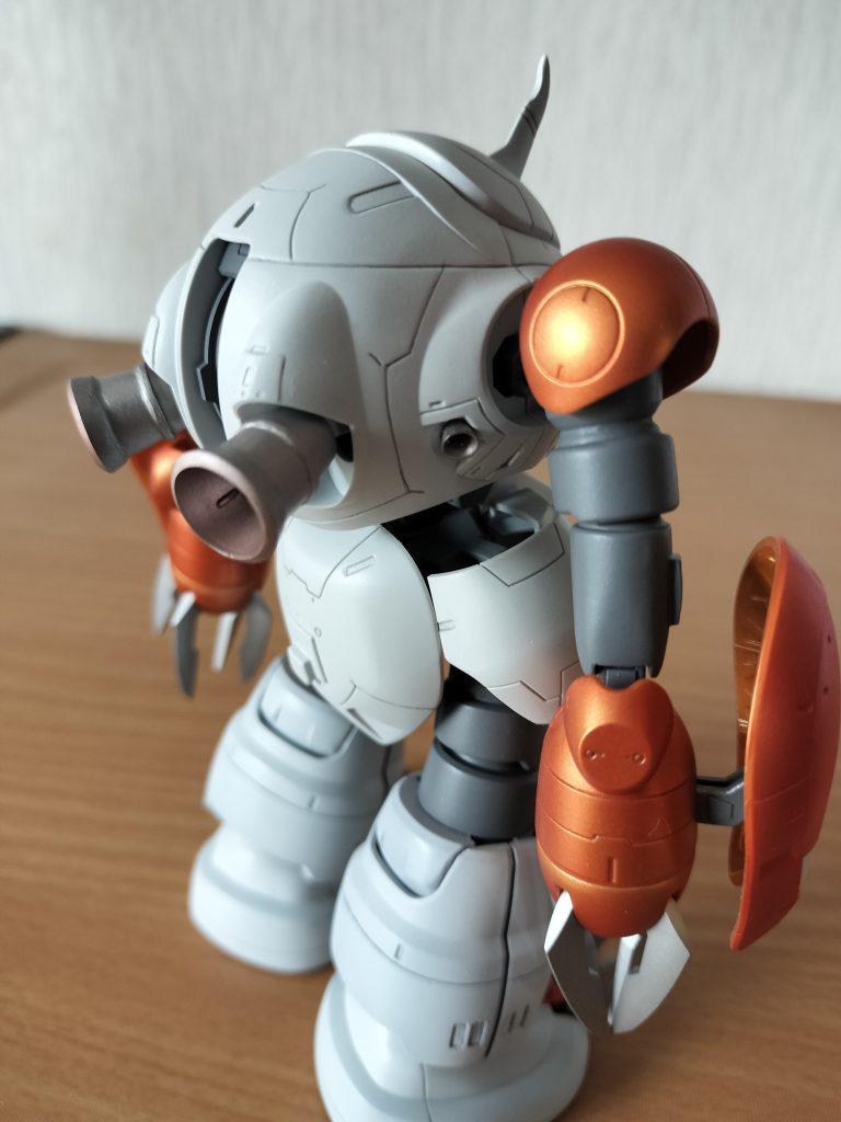 大小のバーニアもイジりました。頭？も段差つけてなにかをイメージ。一応付け替えの腕もありますが、こっちが好きなので写真はありません。