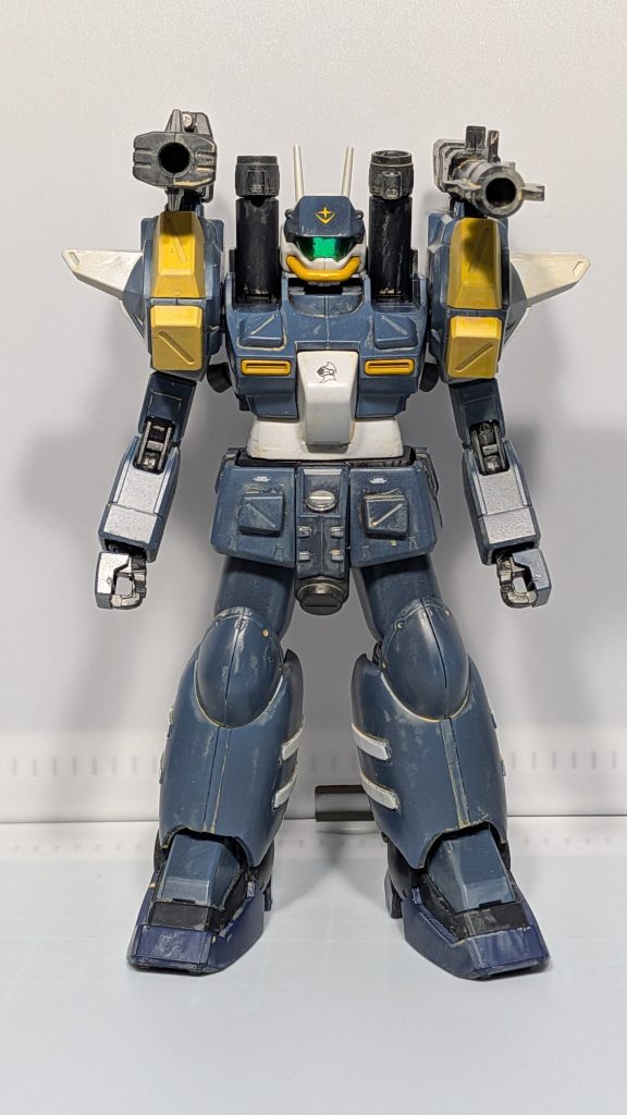 基本は量産型ガンキャノンですね。肩と増加装甲はSDヴェルデバスターガンダム、腕とシールドは陸戦型ガンダム、ビームライフルはエアリアル改修型のものを使っています。