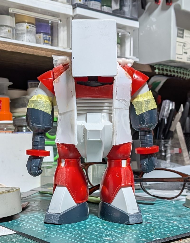 短足化したことにより、伸びた腕とのバランスがちょうど良くなりました。