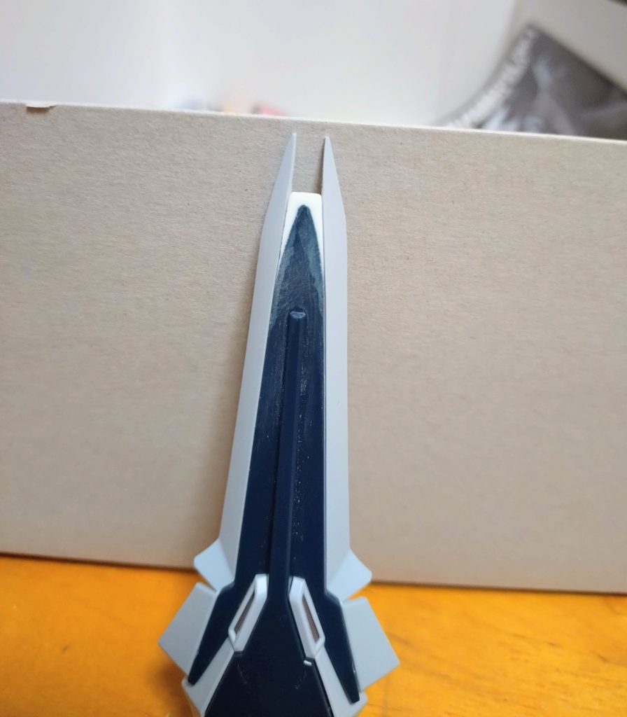 シールドは尖端が尖った形状から二又に変更