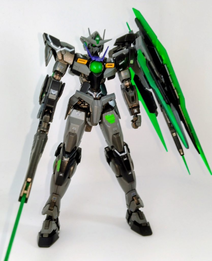 グリーン部分は蛍光グリーン＋クリアグリーンです。ポケモンのジガルデにインスピレーションを受け、ワンポイントで足にもグリーンを入れました。