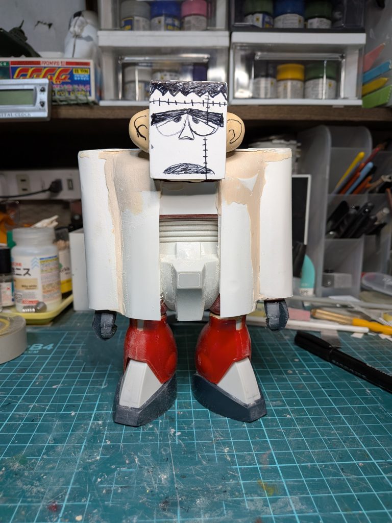 ジャケットの湾曲を加工するのには、かなり苦労しましたが、肩幅が広がりかなり雰囲気が出てくれました。