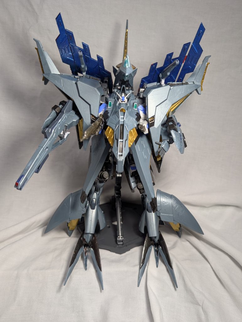 Hiｰνガンダムにペーネロペーをかぶせ脚部は、ハシュマルのパーツを使用して、背部にムーンガンダムのサイコプレートを装備させました。