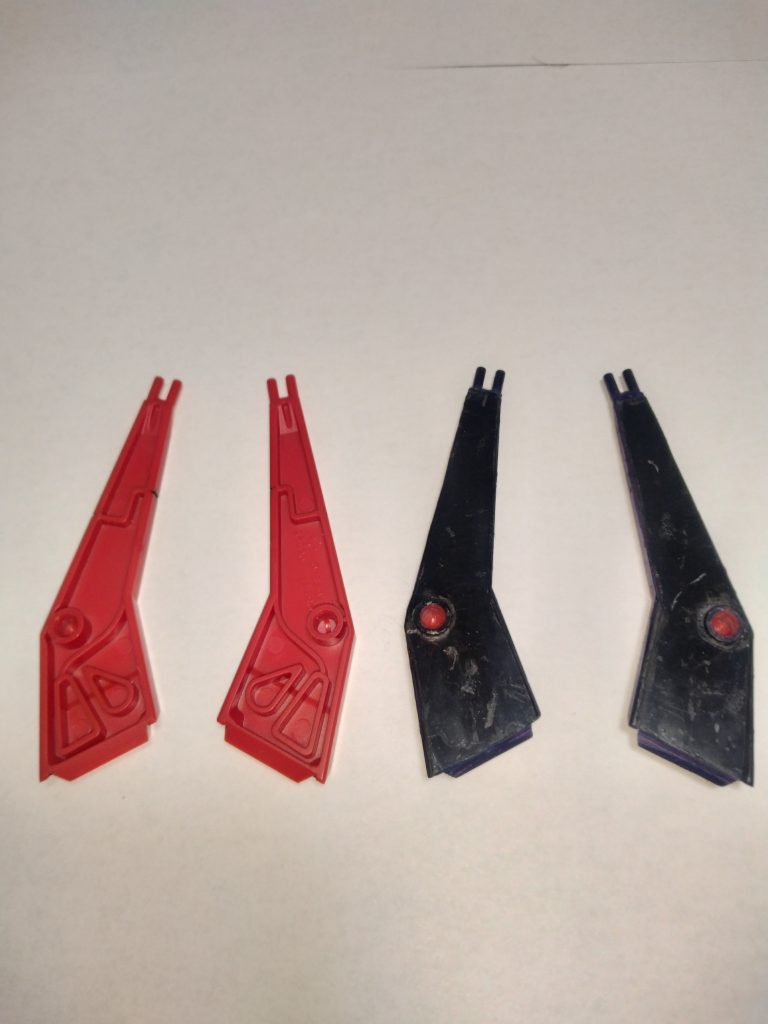 バインダー内側の塗装が大変だったので、プラ板をカットし、接着、塗装しました(zaku-kao8)