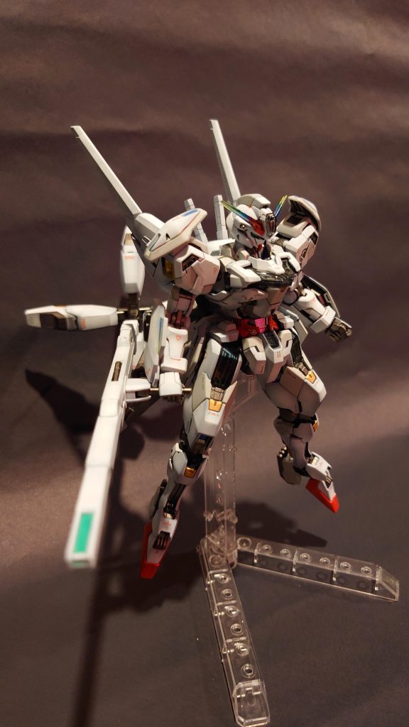 塗り分けも薄い色から塗るとYouTubeで勉強してからやりましたが、もう一つ濃くても奥から塗らないとマスキングが非常に大変だと学びました。