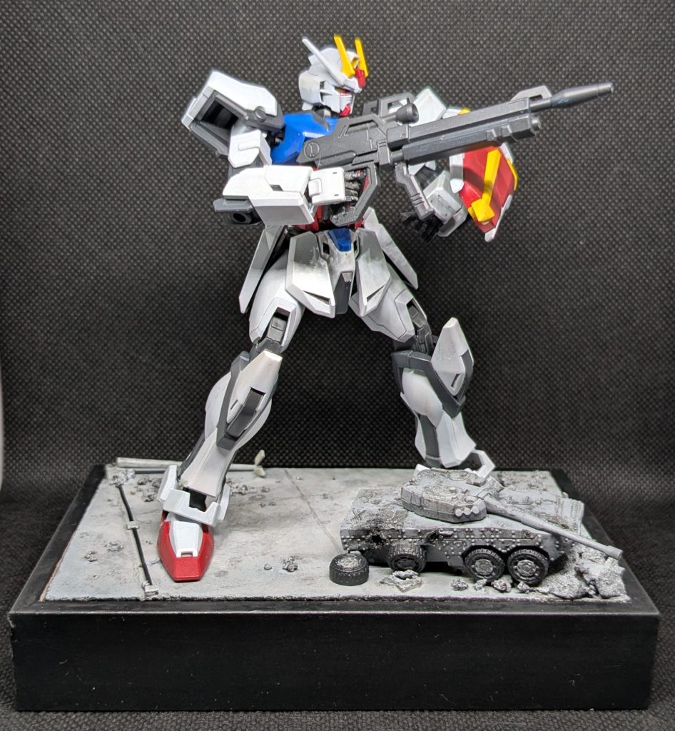 ポーズを変えて撮影。ジオラマベースがあるとポーズを変えるだけでキットの表情が変わるのでモチベーションが上がります。