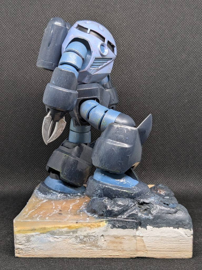 左サイドショットです。岩の表現は大変難しく、どのようにすればテカらないのか課題ですね。多孔質体にすると水のテカりを表現できないのですが、逆にそうすることで水とのコントラストがはっきりするかもしれませんね。