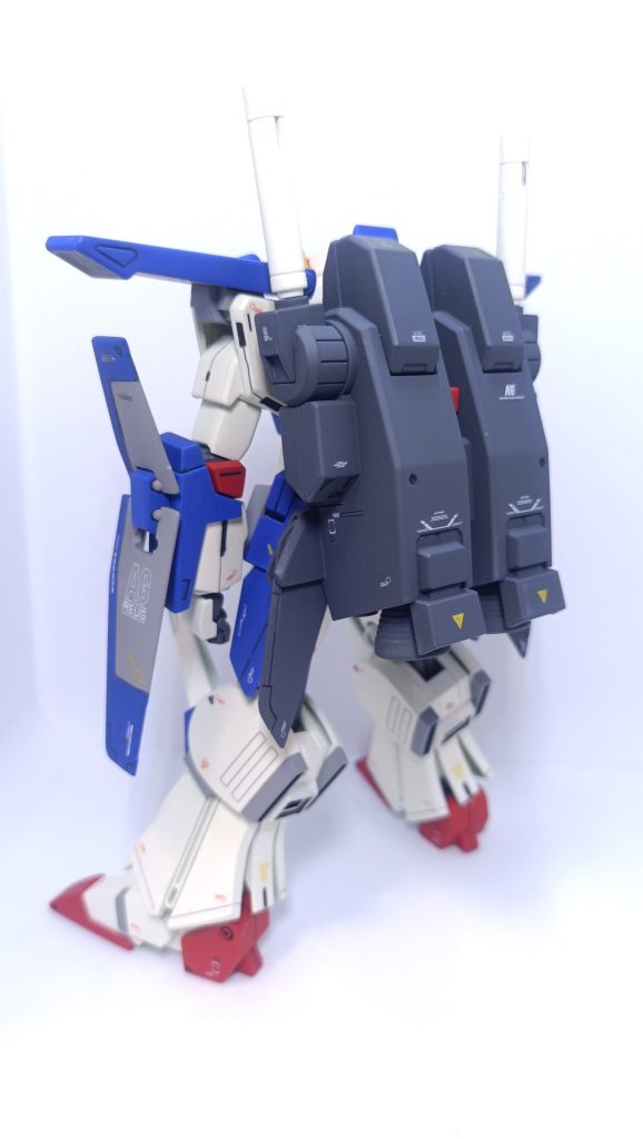 バックパック、デカすぎて後ろに倒れそう