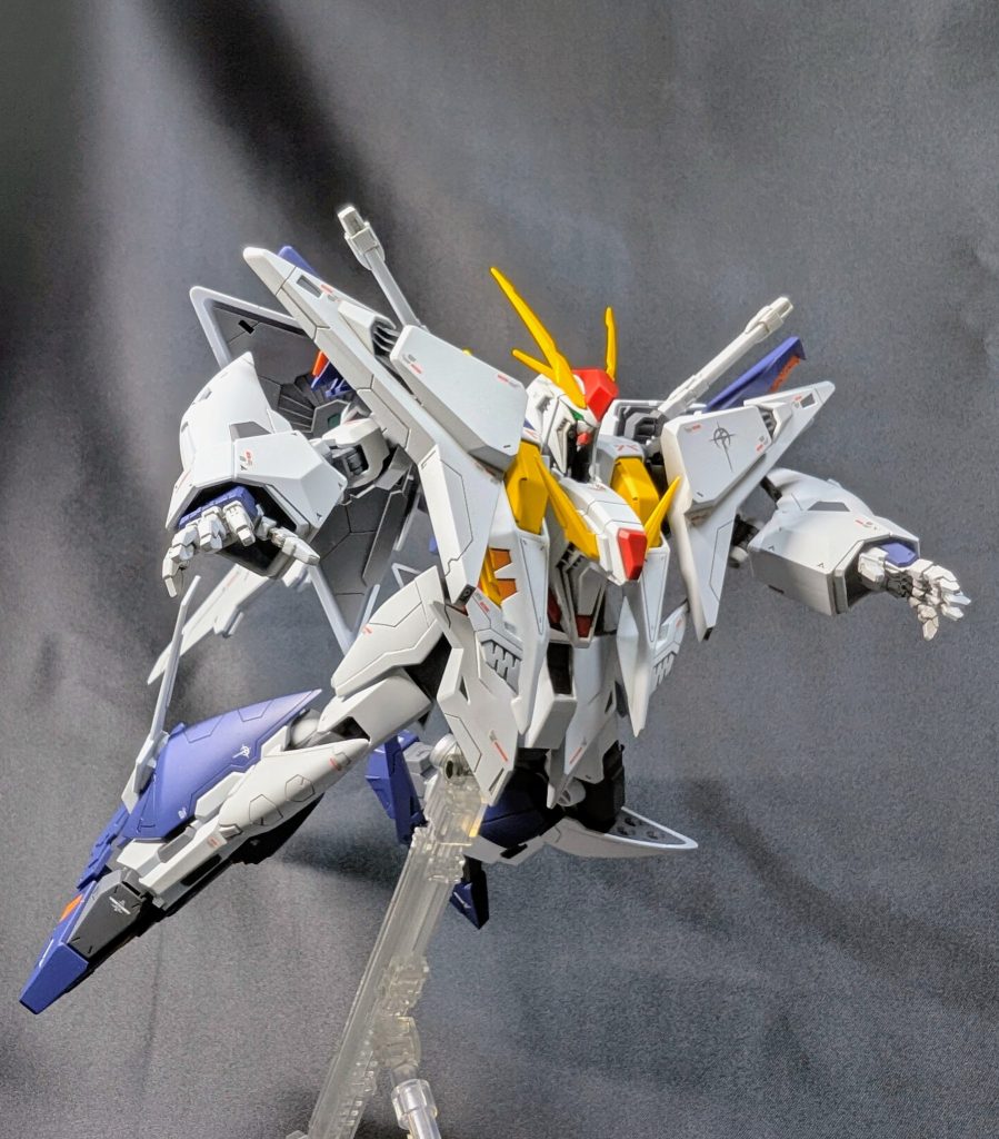 パッケージ風にバケモノ感がある良いポージングですよね