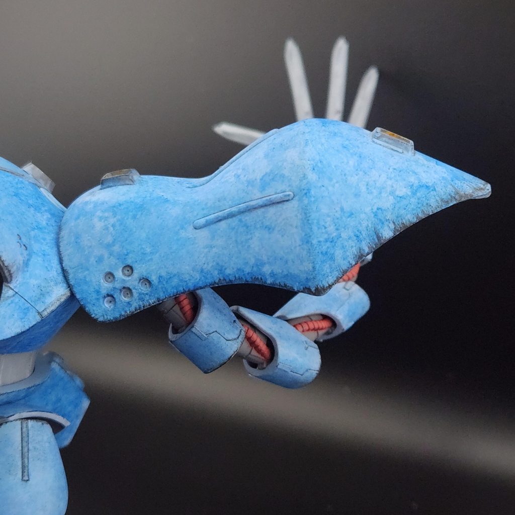 パイプやダクトなどの塗り分けやあとはクロー部分をプラスチックのフォークで大型化しました！