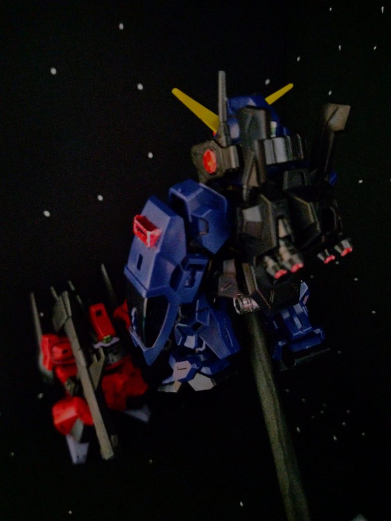 「これが本物のメガ粒子砲か、これが……。なんだ？空気が漏れる音…？」「3号機ついてこれるのか？」「どうか？」「あっ、ええ、大丈夫です。どのぐらいで落ち着けますか？」「３０分と言うところかな？どうしたのだ？」「宇宙は慣れないものですから…。」