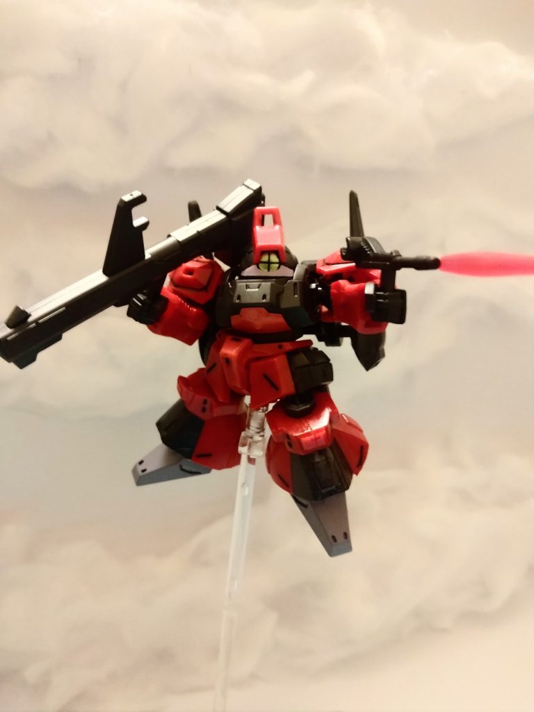 「連邦軍は、何時になったらここが地球と地続きでないってことが解るんだ。」「こっちは何故当たらないんだ。はっ早い！こんな旧式のジムじゃ追いかけられない。」「早すぎる…まるで赤い彗星だっ」「アポリー、ロベルト、遅れるなよっ。」