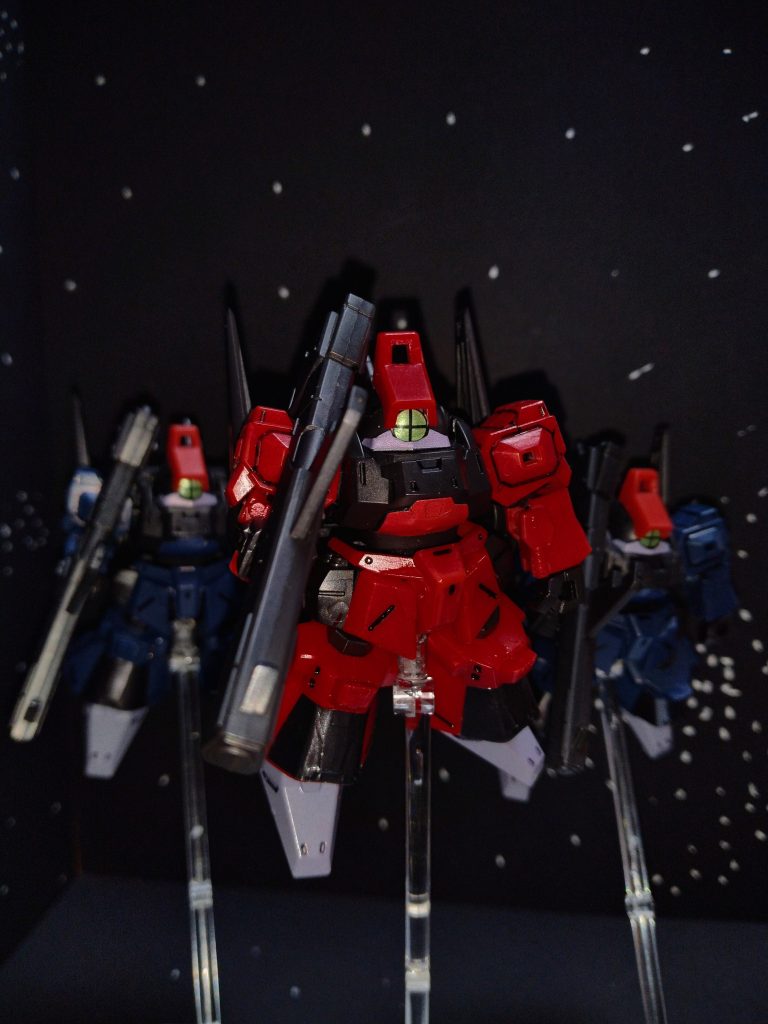 「ガンダムマークⅡが3機、誰が戻って来たのだ…。」「クワトロ・バジーナ大尉のモビルスーツ。」「エゥーゴのモビルスーツだ…。」