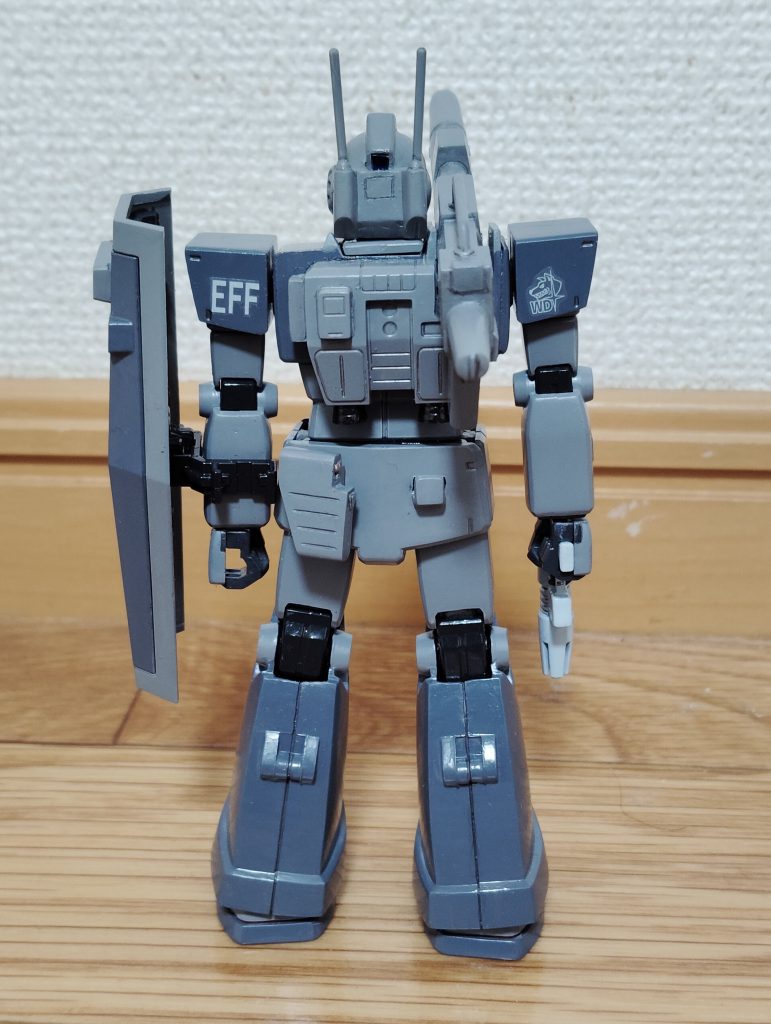 　リアビューです。　バックパックは旧キットMSVのジムキャノンのモノを小加工して取り付けてあります。　また、キャノン砲の予備弾倉もひとつ装備させてみました。