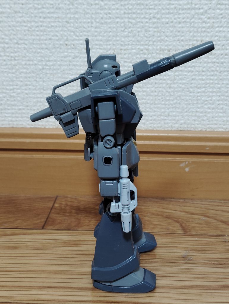 　サイドビューです。　HGUCジムと旧キットMSVジムキャノンのミキシングはガンプラの定番のひとつと言うことで、正直甘く見ていましたが、思いのほか各部のすり合わせが大変でした・・・。