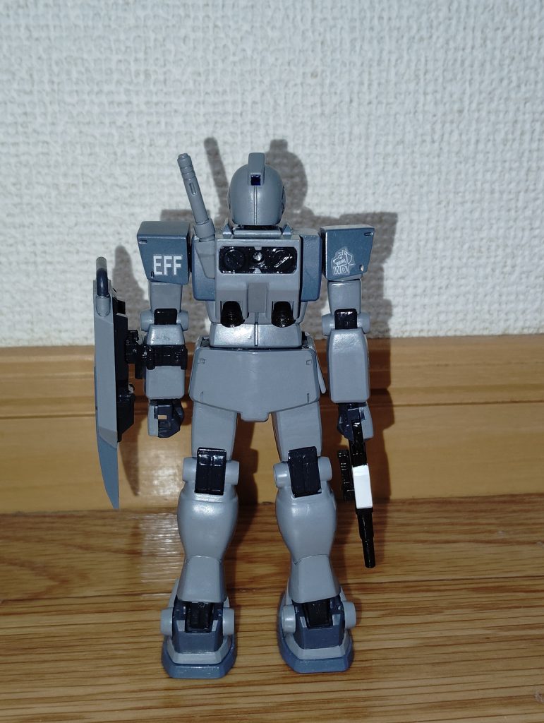 　リアビューその２です。　同時に製作していたジムキャノンのバックパックが余っていたので、説明書の指示通り本体と同じニュートラルグレーで塗装したタイプも用意して差し替えられるようにしました。