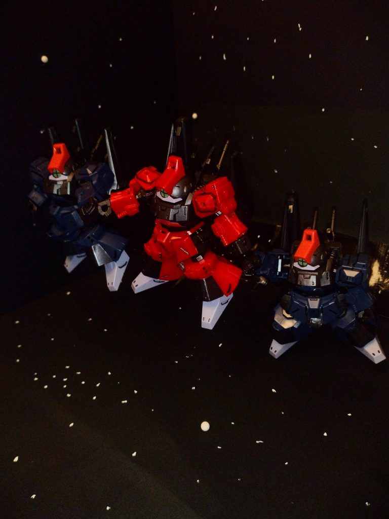 「アポリー中尉、調子はどうか？」「コクピットが違っても3日も有れば自分の手足にする事は出来ます。」「自分達は、マニュアル通りの訓練などやっておりません。それで一年戦争もくぐり抜けてきたのですから。」「ロベルト中尉、その過信は自分の足をすくうぞ。」「ハッ、クワトロ大尉。」