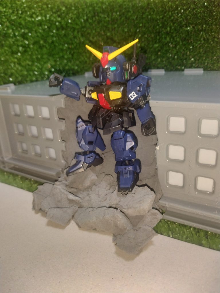 「カミーユ、カミーユは……、あっ…カミーユお待ち！カミーーユ！」「こりぁ始末書じぁすまんかなぁ…。」「俺が逃げ切れるまで、そこに座っていてくれよ。」