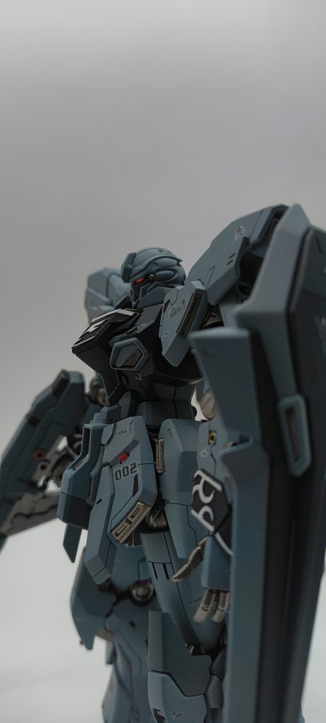 近くで見たら部分塗装の粗やデカールの浮きが、、、水性塗料は剥げやすいからマークセッター3倍薄めがいいって書いてあったからそうしてるけどちゃんとのりの役割されてるのかな?水性塗料派の皆さんマークセッター何使ってます?教えて諸先輩方、、、、