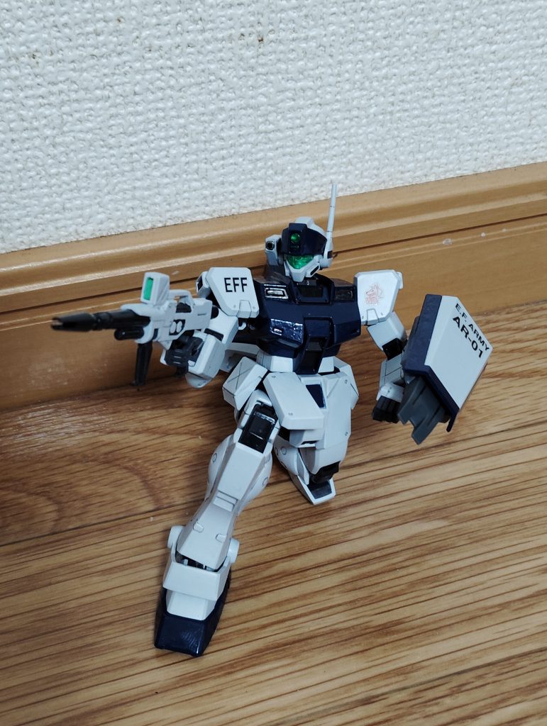 　最後までご覧いただき、ありがとうございました。　ジム・スナイパーⅡは昔から大好きな機体で、まだキットが発売されていなかった高校生のときに、旧キットのジム・コマンドをベースに改造して自作したほどでした（５年ほど前にガンスタにも投稿したので、よろしければ本作品とあわせてご覧になってください）。　当時、模型雑誌でプロのモデラ―の作例を見て憧れたホワイトディンゴ隊仕様のジム・スナイパーⅡ（陸戦用ショートシールドの上に半分に切ったノーマルタイプのシールドを取り付けた、この独特なシールドも魅力的でした）を製作することができ、昔の憧れがまたひとつ叶いました。　最後になりますが、本作品をご覧になっての感想などいただけますと幸いです。　また、同時に投稿してある「ジムキャノン（WD隊）」の方も、是非ご覧になってください。