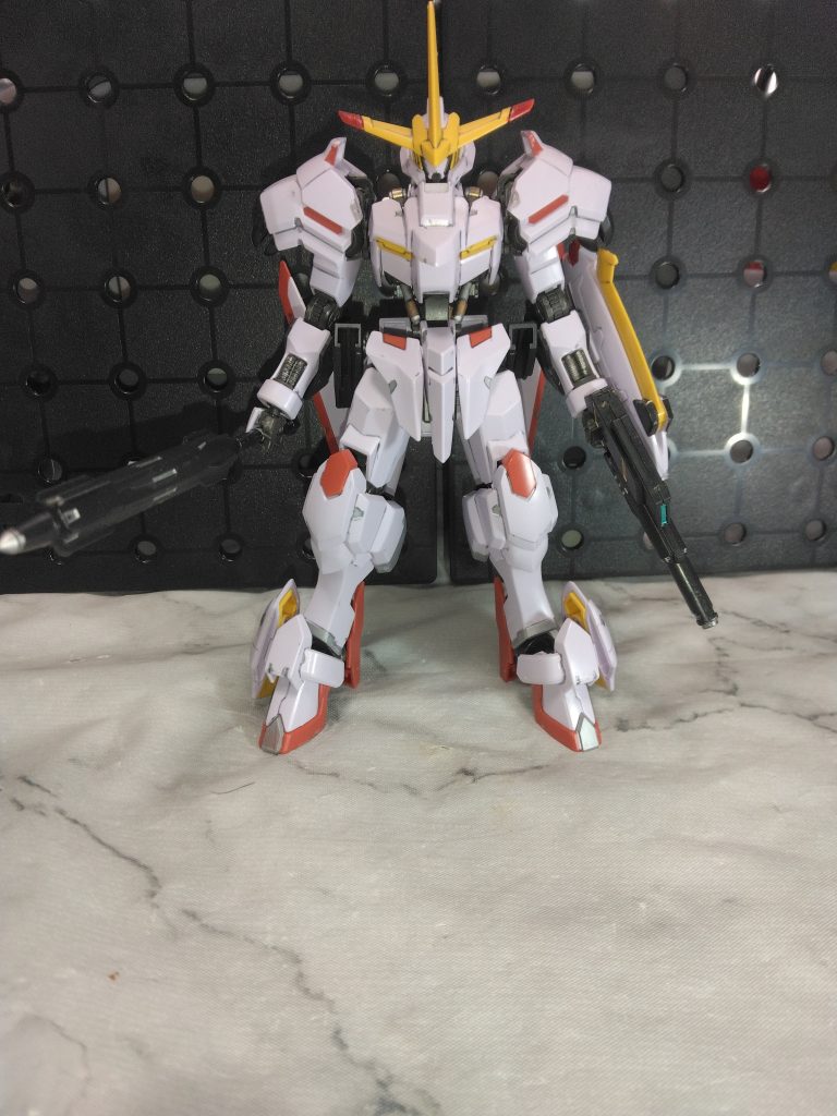 フレームのシリンダーや武装、装甲に部分塗装を少しだけしましたが、あまり違いは見えないかもしれない。