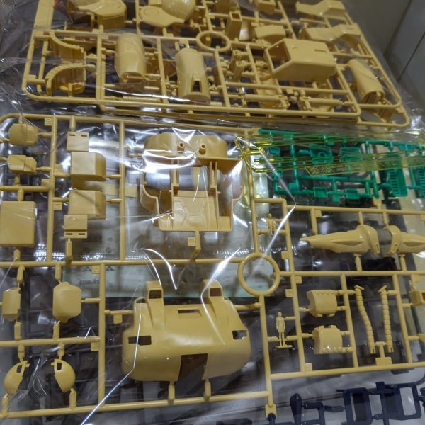 2026年 2月17日(火)MG ジ·Oの再販時。抽選の結果。40人中35番目になりこの日何も買え無かった。ガンプラ再販時の常連者から大佐(何故か知らないけど常連の数人の人達からそう言われている)欲しいなら定価で譲りますよと言われ定価で購入しました。2026年 3月13日(金)。昨年から極秘に、製作していた。ホビーゾーン展示用のMGガンダムバルバトスルプスレクス用の台座の塗装が、乾く間MG ジ·Oを開封しました。(MG ガンダムバルバトスルプスレクスは、3月8日(日)に、完成している)&nbsp;開封・・・パーツを見て。そ〜っと元に戻して閉じたくなった。（パーツ数）(そう言う気持ちに、なる人はわっちだけじゃ無いと思う)そう言う気持ち半分とワクワクする気持ち半分と言う感じです。どう作って行くかのイメージはある。取り敢えず土日に、仮組みして行く予定。（4枚目）