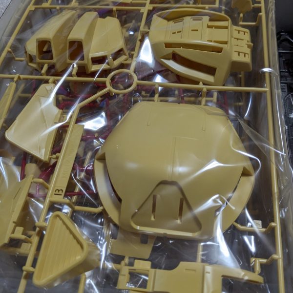 2026年 2月17日(火)MG ジ·Oの再販時。抽選の結果。40人中35番目になりこの日何も買え無かった。ガンプラ再販時の常連者から大佐(何故か知らないけど常連の数人の人達からそう言われている)欲しいなら定価で譲りますよと言われ定価で購入しました。2026年 3月13日(金)。昨年から極秘に、製作していた。ホビーゾーン展示用のMGガンダムバルバトスルプスレクス用の台座の塗装が、乾く間MG ジ·Oを開封しました。(MG ガンダムバルバトスルプスレクスは、3月8日(日)に、完成している)&nbsp;開封・・・パーツを見て。そ〜っと元に戻して閉じたくなった。（パーツ数）(そう言う気持ちに、なる人はわっちだけじゃ無いと思う)そう言う気持ち半分とワクワクする気持ち半分と言う感じです。どう作って行くかのイメージはある。取り敢えず土日に、仮組みして行く予定。（5枚目）