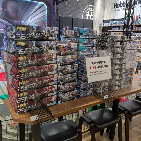 2026年 3月16日(月)。土曜日に、新しくオープンしたプラモ屋で購入したHGUC 1/144ドーベン·ウルフ(ユニコーンVer.)をヒケ処理等をしながら仮組み始める。&nbsp;スタイル改修をして行く予定。2026年 3月17日(火)。この日入荷した再販品。この日来た人数は、22人。抽選の結果、5番目だった。超久しぶりに一桁台になれたので、この日2番目に欲しかったRGエクシアを購入する場合事が出来ました。1番になった人は、女性でハイニューガンダムを購入して行きました。&nbsp;（3枚目）