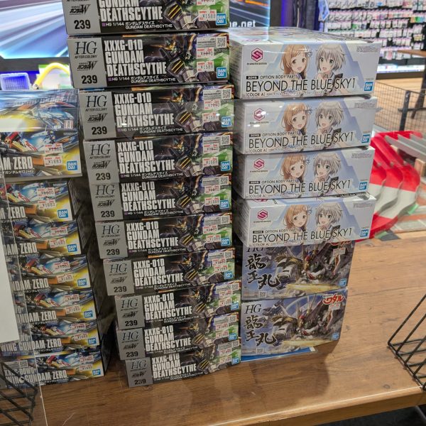 2026年 3月16日(月)。土曜日に、新しくオープンしたプラモ屋で購入したHGUC 1/144ドーベン·ウルフ(ユニコーンVer.)をヒケ処理等をしながら仮組み始める。&nbsp;スタイル改修をして行く予定。2026年 3月17日(火)。この日入荷した再販品。この日来た人数は、22人。抽選の結果、5番目だった。超久しぶりに一桁台になれたので、この日2番目に欲しかったRGエクシアを購入する場合事が出来ました。1番になった人は、女性でハイニューガンダムを購入して行きました。&nbsp;（6枚目）