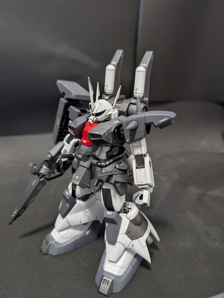 左肩は内張りしてスラスター追加。