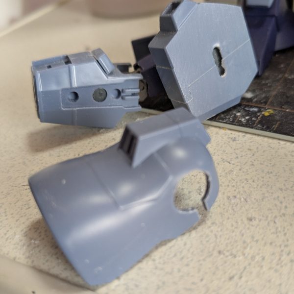 前回製作したHGUCシルヴァ·バレットの時は、モールドをビットブレードで3日かけて掘ったけど今回は、2〜3時間でモールドをくり抜いてみた。こっちの方が、いくぶん楽に感じた。そのかわり0.3のピンバイスが折れちゃったけど。&nbsp;HGUC シルヴァ·バレットと同じ様に、スタイル改修して行けると思った。思った通り良い感じになりそうと思う。（2枚目）