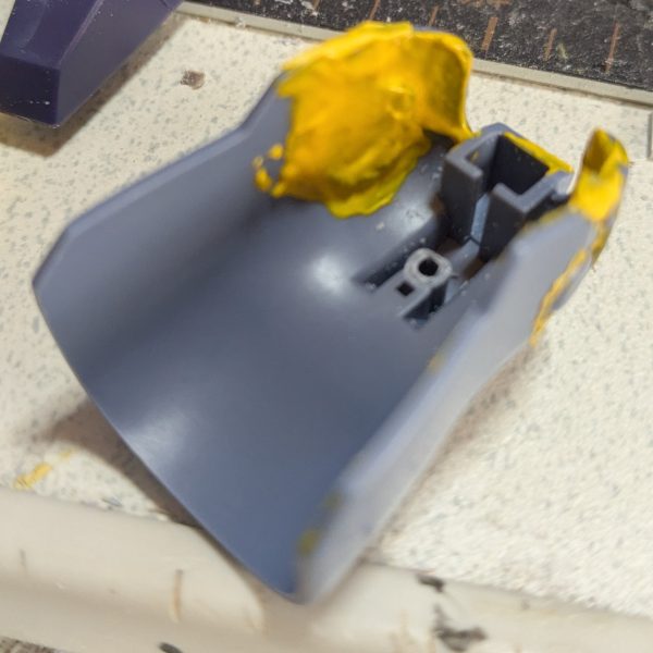 前回製作したHGUCシルヴァ·バレットの時は、モールドをビットブレードで3日かけて掘ったけど今回は、2〜3時間でモールドをくり抜いてみた。こっちの方が、いくぶん楽に感じた。そのかわり0.3のピンバイスが折れちゃったけど。&nbsp;HGUC シルヴァ·バレットと同じ様に、スタイル改修して行けると思った。思った通り良い感じになりそうと思う。（4枚目）