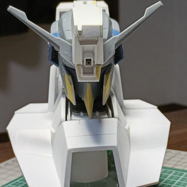 こんにちわ　皆さん　(ゝω・)ゼータヘッド進捗です。ハイメガキャノンの形状変更と首回りが出来ました。胸部はゼータGとプラスでは違うように作りますよ。まだゼータGの胴体は作っていないのですが、プラスの胴体に乗せても良い感じです。次回をお楽しみに～(*´∀`*)ノ（3枚目）