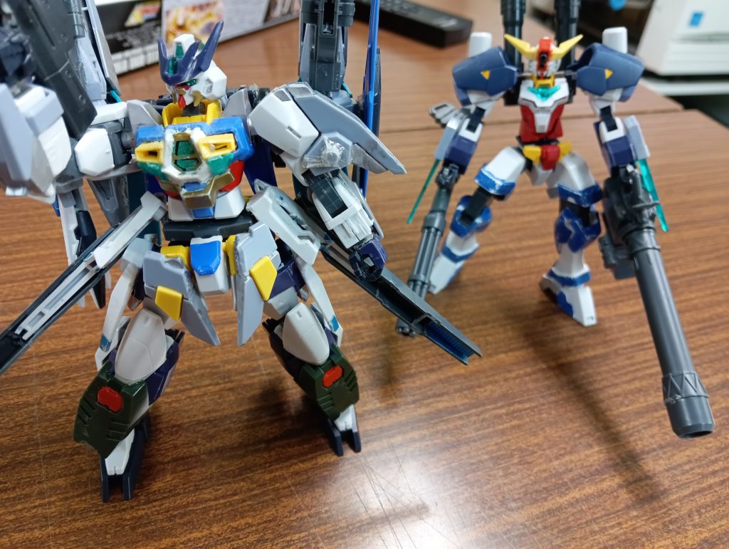 あれれ?ヴェシムの横にモビルスーツが?これは…