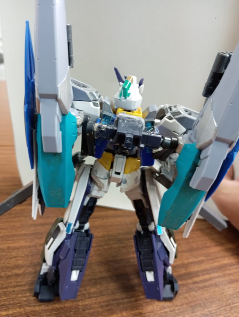 バックパックも一新され新兵装のブースターファンネルを装備、これにより機動力が向上