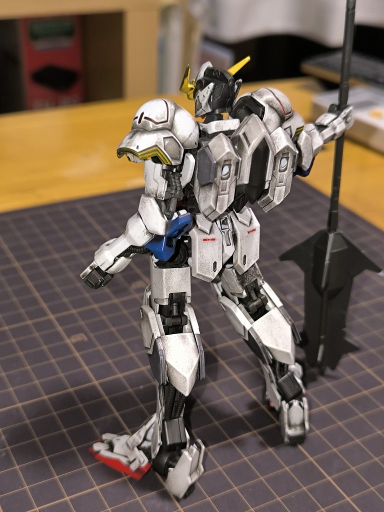 二の腕の動力パイプ的なヤツもシルバーか何かで塗れば良かったなぁ