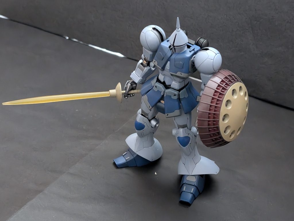 フロントアーマーを増設して首が少し埋まるようにしました。