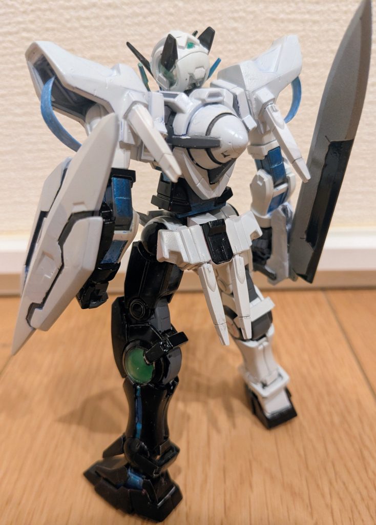 バックショットで１枚。腕関節はガンダムメタブルーで塗装。膝関節やGNドライブ接続部はそのままなイメージだったので、元々塗装されていたグレーのままです。GNソードの刃の部分も、一部黒っぽい感じだったので、ティターンズブルー1で塗装してあります。