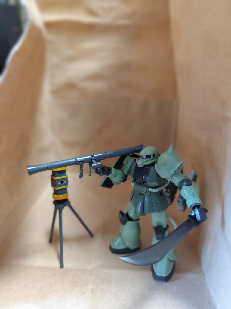 ヒートサーベルで、ガンキャノン、ガンタンクも怖くない！ヒートホークと選択式で、装備させてます。後半は、闇夜のフェンリル隊はザク1もヒートサーベルを装備していたので、ボーナスパーツですね。バズーカじゃないと威力が低くて、連邦軍のMSは倒せないんですよね。真後ろからだったらザクマシンガンでも倒せるリアルなゲームでした。