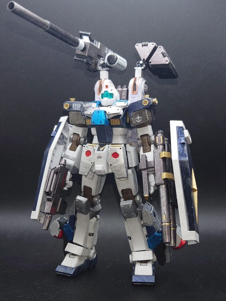フルアーマーフルアーマーガンダムのテストベッドみたいな事を考えながら作ってみました試作の試作なので、武装はボールの低反動キャノンとマルチミサイルにあり合わせの追加装甲。重量が増え、脚部の大型バーニアで機動性の低下は防いだが、推進剤が増えてないので、継戦能力が低下という設定です&nbsp;30MMを切り刻んだり、そのまま使ったりして胸部、フロントスカート、脚部に取り付けネオジム磁石が小さいのしかないのでポロポロと落ちます胸部のだけは見切り発車で切り刻んだので、作り直したい感&nbsp;追加武装はサンダーボルトのコミックに付いていたボールの低反動キャノンと、MSGのマルチミサイルです