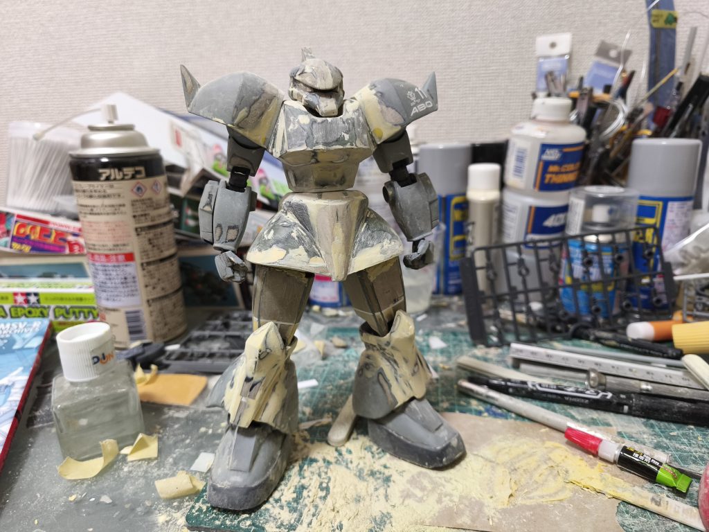 ほぼ全身にわたり形状を変更しております。