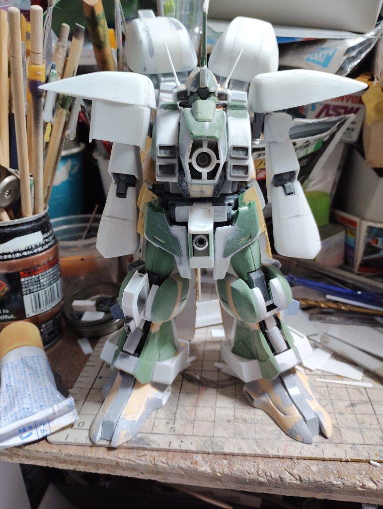 緑部分クシャトリアで白い部分はプラ板、足はエポパテです以外とクシャトリアが残ってます