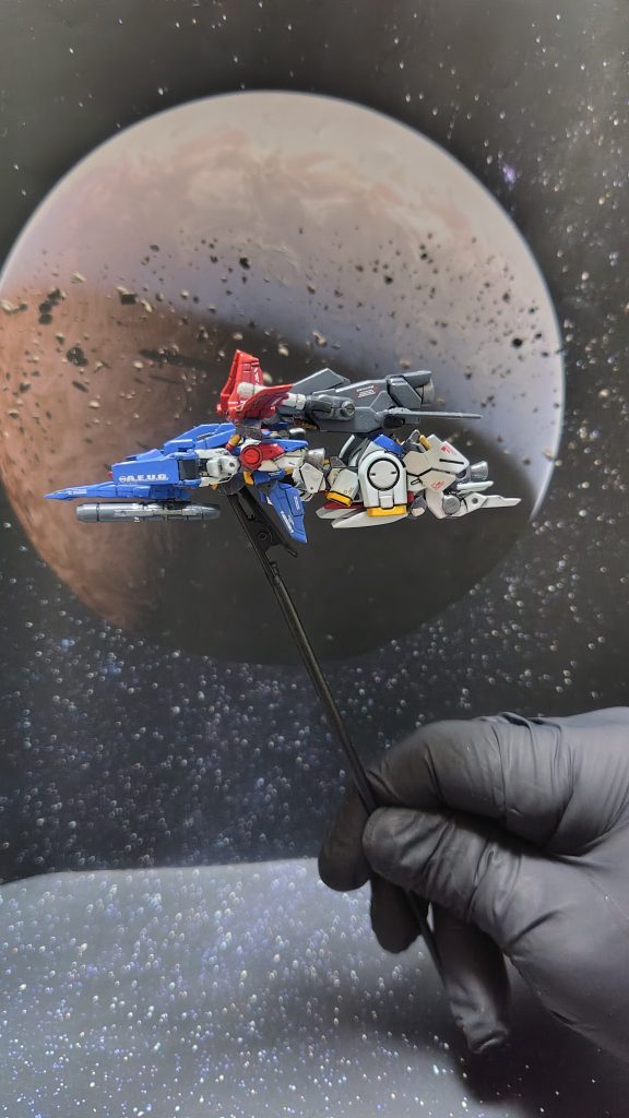 横から見るとシルエットはアーガマみたいになってますね(zaku-kao4)