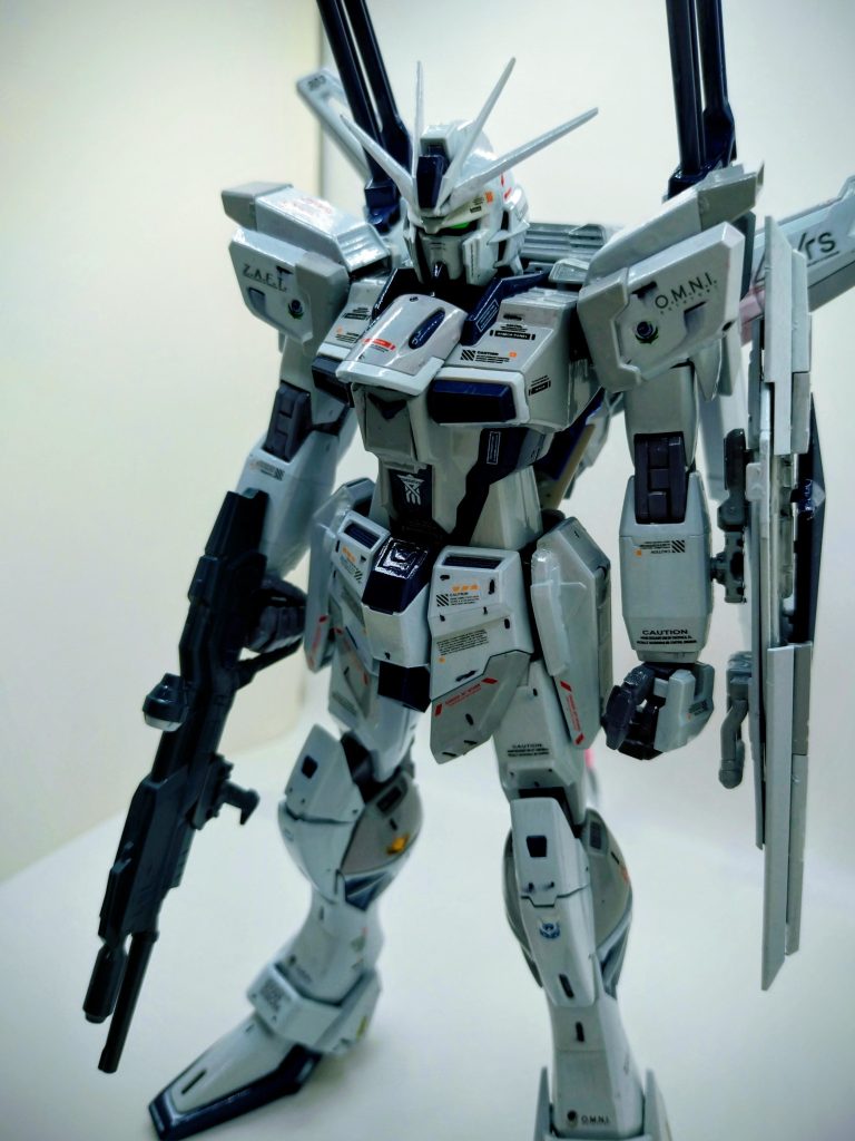 白と言っても、カラーはブラックナイトスコードカルラライトブルーなんですが。