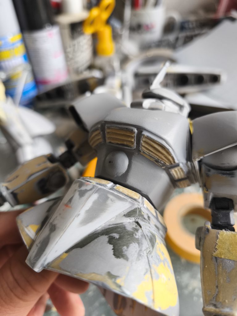 胸と腹のダクト部分は一から作り直し。