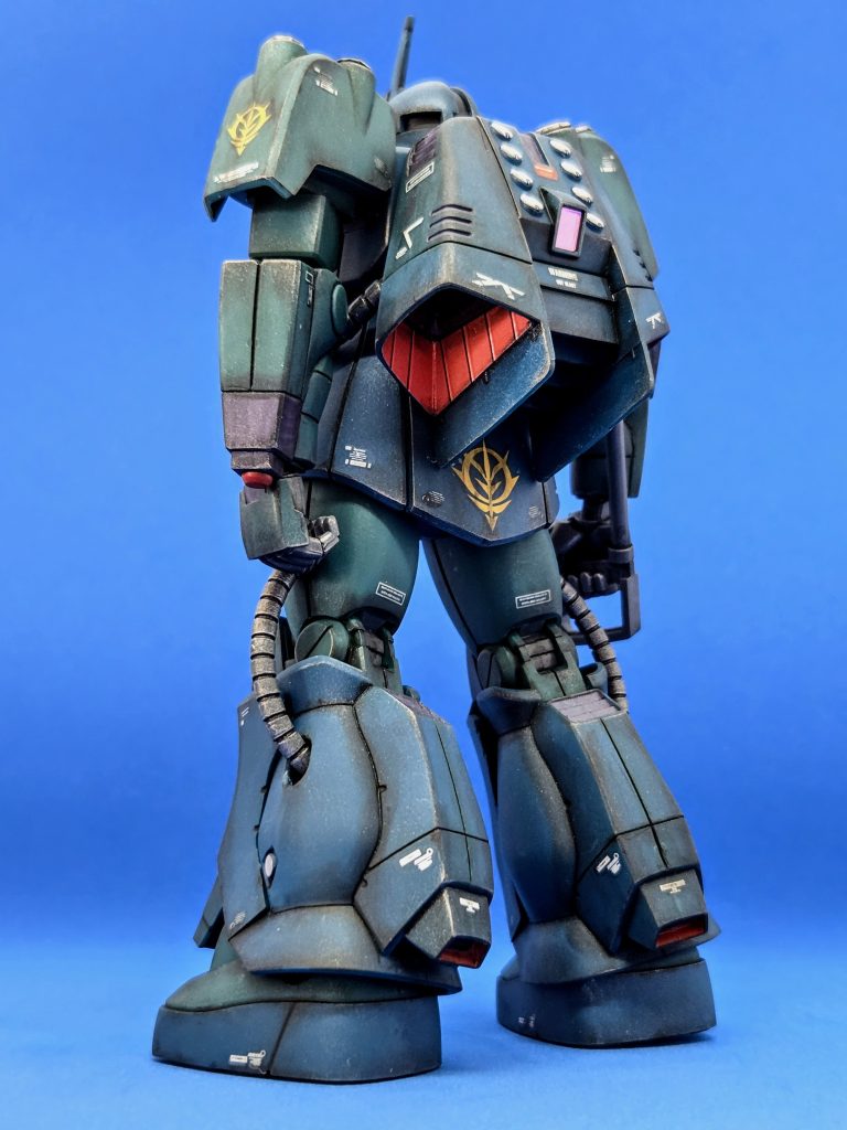 見慣れたザクフォルムですが、水陸両用機なんですよね!!所々、水陸らしさのある装備。特にバックパックはハイドロジェット搭載♪